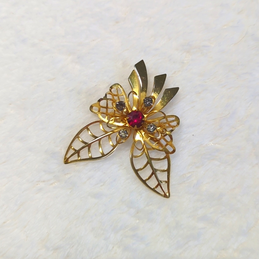 Vintage 60's Goldtone and Rhinestone Spray Brooche